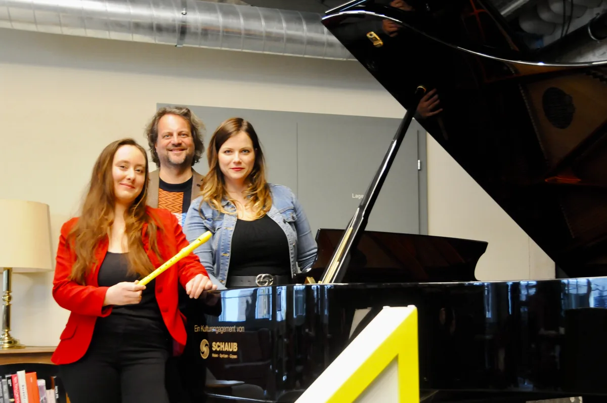 Anna Gitschthaler, Adela Maria Bierich und Daniel Bentz in der Wetziker Garage.